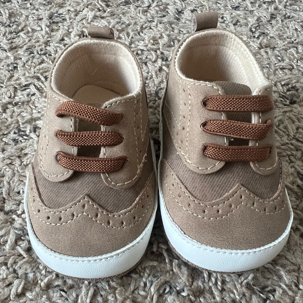 EUC Baby Boys Crib / Non-Walker Shoes